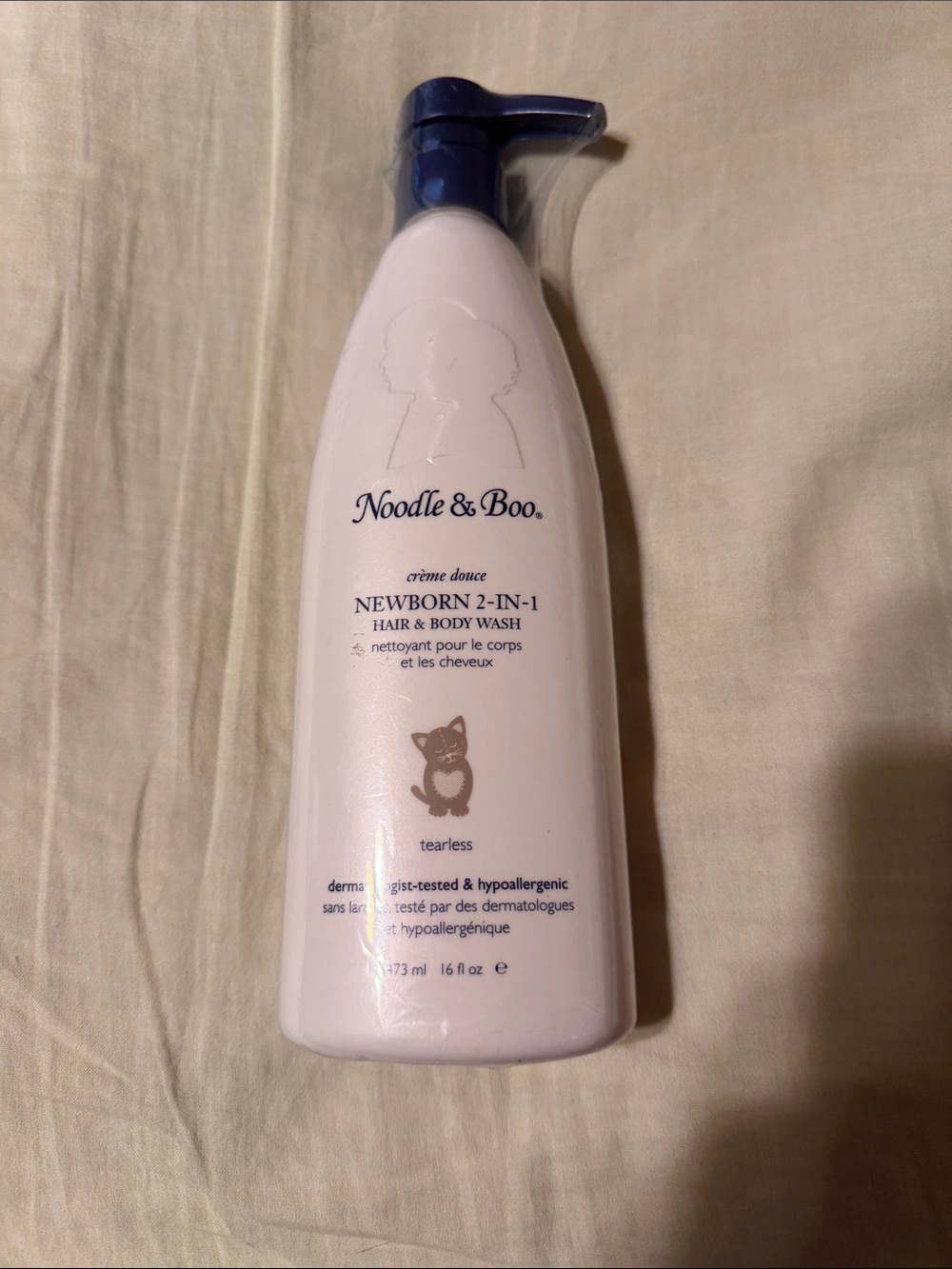 Noodle & Boo White Bottle with Navy Pump Newborn 2-in-1 Hair & Body Wash